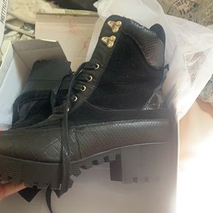 Black Hiker boots